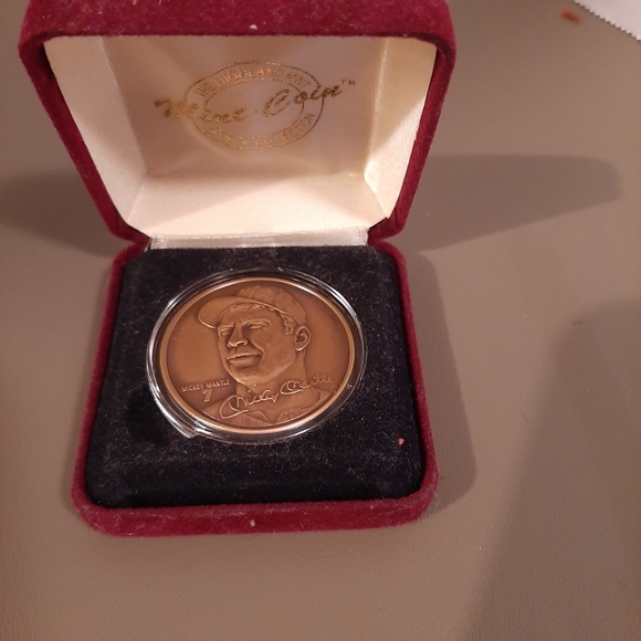VINTAGE MICKEY MANTLE COIN - Picture 1 of 7